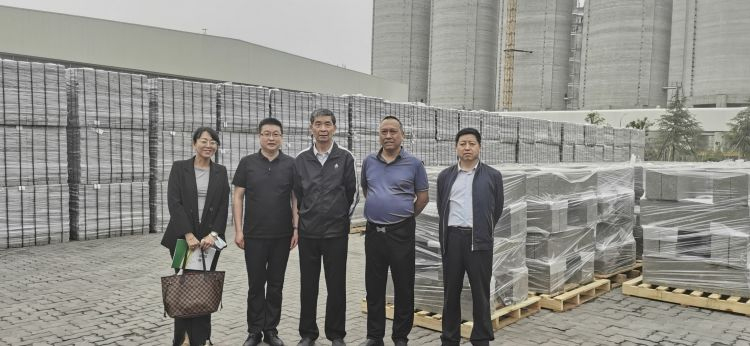 市城管執(zhí)法局邀請(qǐng)專家考察調(diào)研建筑垃圾處置和資源化利用項(xiàng)目